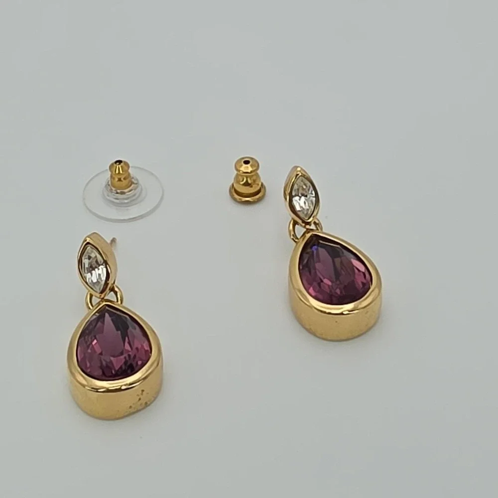 Vtg Signed SWAROVSKI Drop Earrings Plum Colored‎ Pear Cut Crystal 18k Gold Plate